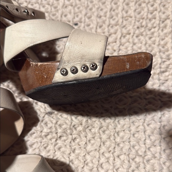 AUTHENTIC CHANEL Cream Platform Sandals with Strappy Design - Picture 4 of 7